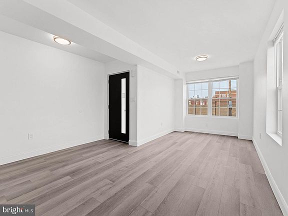 5th image of 852 Woodland Ave