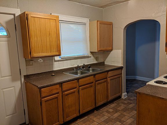 3rd image of 6662 Woodland Ave