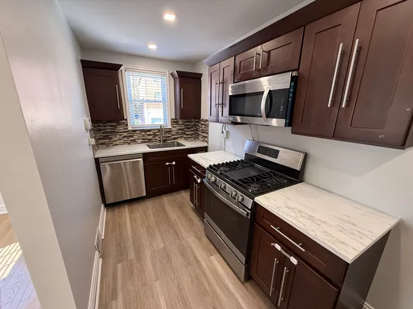 401 Gorge Rd, Cliffside Park, NJ 07010