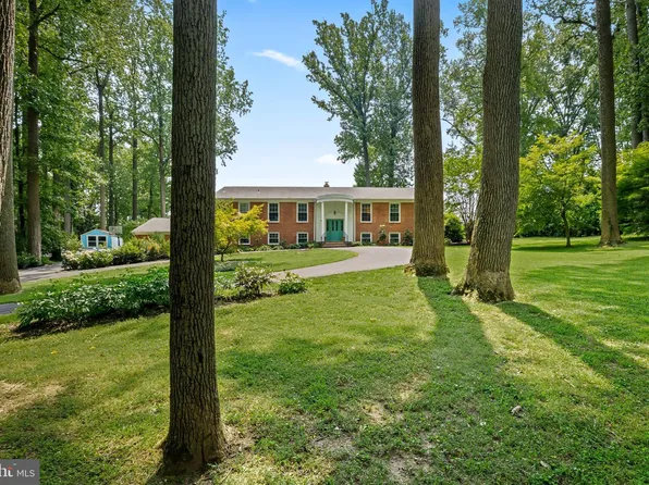 4 Country Club Ln, Phoenix, MD 21131
