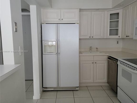 3rd image of 1865 Brickell Ave APT A904