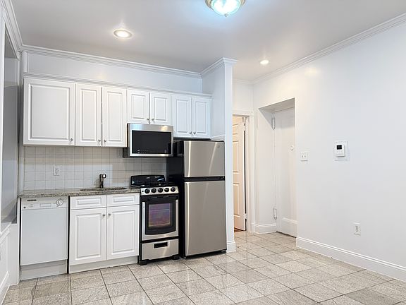 3rd image of 220 W 21st St APT 1E