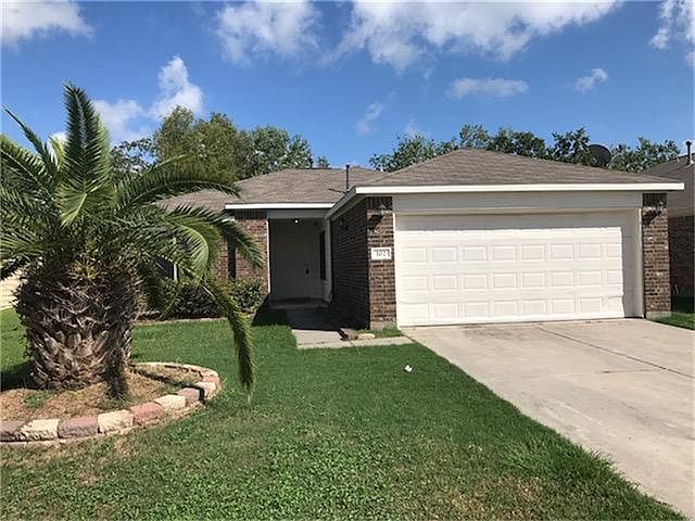 1st image of 102 N Golden Oak Dr