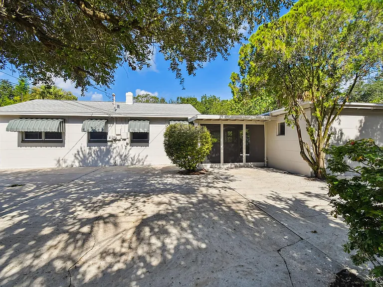 Oversized fenced-in back yard