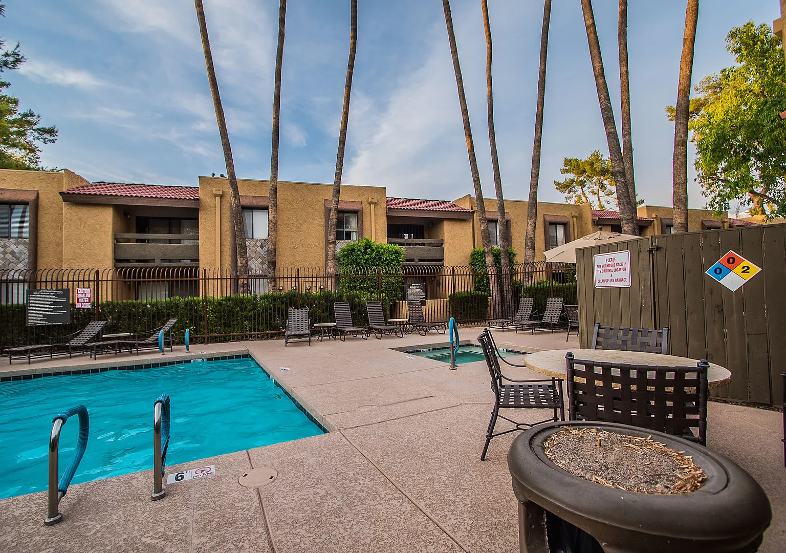 Second Floor Old Town Scottsdale Condo — Photo 2