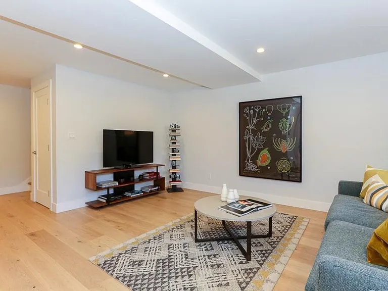 136 Harvard St — Photo 19