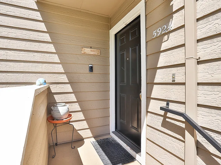 5924 Bridgeport Lake Way — Photo 2