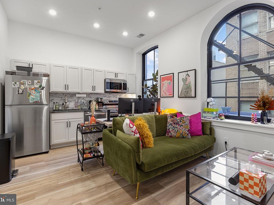 1st image of 1415 Locust St #204