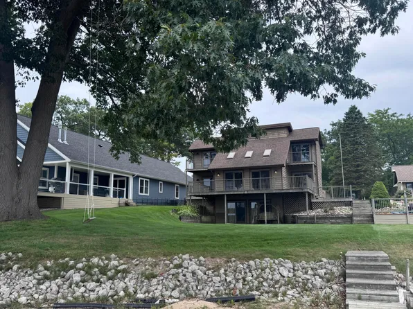1655 Mulder Dr, Muskegon, MI 49445
