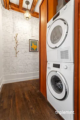 Sold by Triplemint | media 6