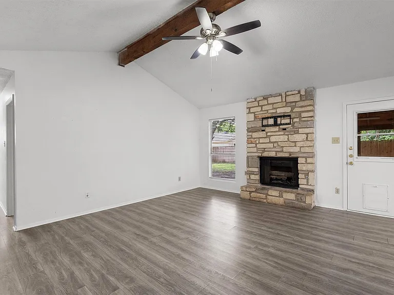 701 Riverwood Dr — Photo 9