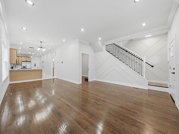 4th image of 6744 S Bishop St