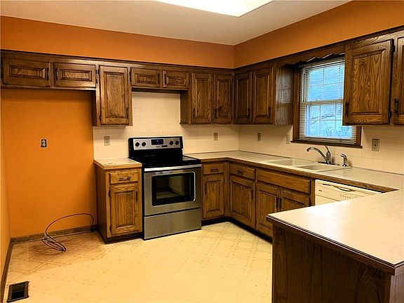 5th image of 3708 NE Chapel Dr