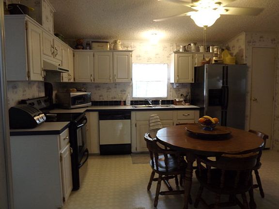 3rd image of 127 Stuart Dr
