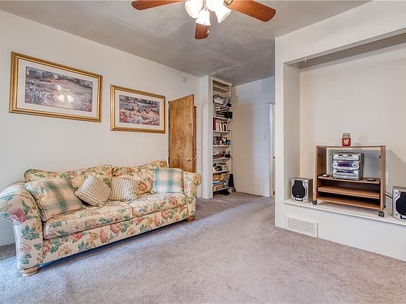 4th image of 55 Tremaine Ave