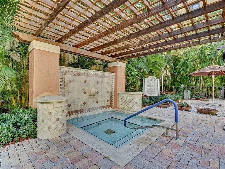 630 Sapodilla Ave #223 — Photo 33