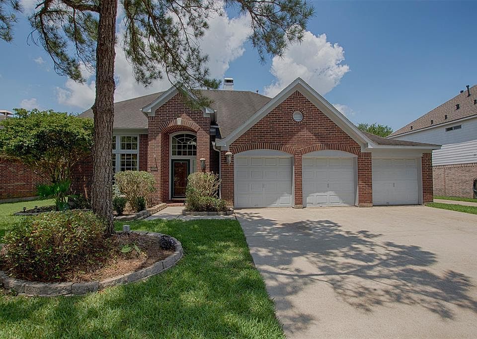 1st image of 125 Crescent Bay Dr