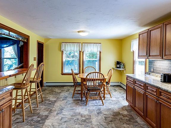 5th image of 126 Westwood Dr