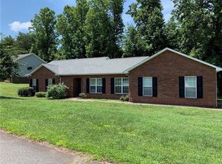 820 Gemcrest Dr NE, Conover, NC 28613