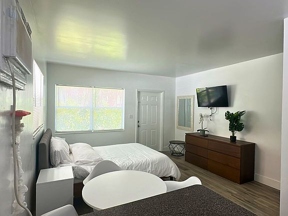 3rd image of 421 Sunset Dr #11420510