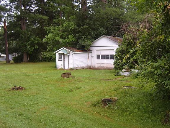 3rd image of 79 Woodlands Ln