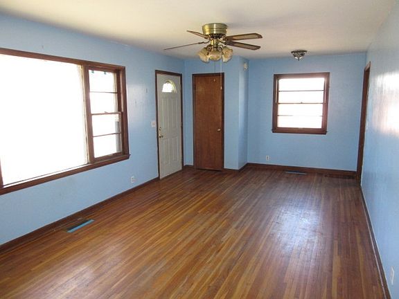 2nd image of 3064 S Hiram Ave