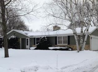 6039 Glenway Ln, Greendale, WI 53129