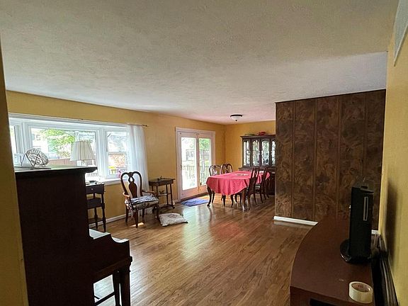 4th image of 1145 Oak View Dr
