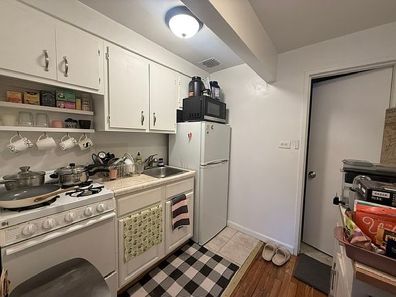 3rd image of 1492 2nd Ave APT 3C