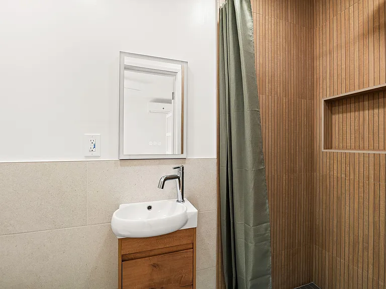 424 Locust St — Photo 11
