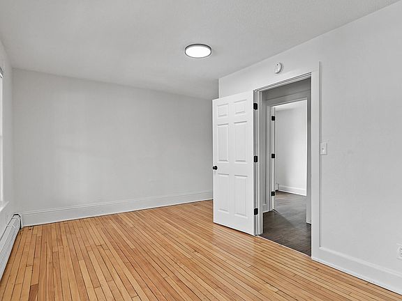 4th image of 867 Central Ave W #1