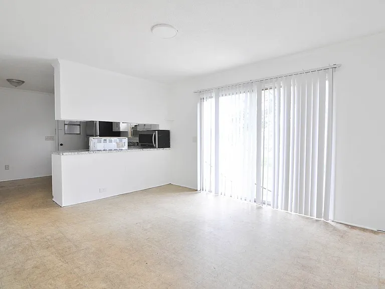 101 Lloydwood Dr — Photo 2