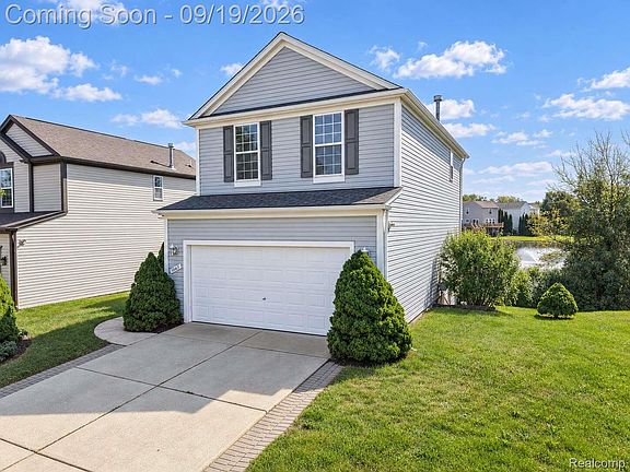 3rd image of 10065 Edgewater Trl