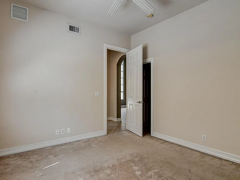 670 Edgebrook Ln — Photo 27