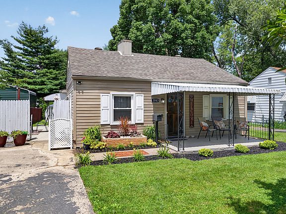 3rd image of 1043 Marcellus Dr