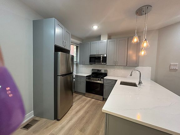 2nd image of 437 W Belden Ave #438-10