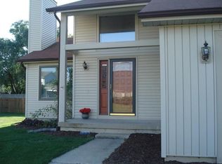 2433 Lost Creek Dr, Flushing, MI 48433