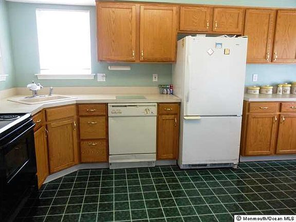 5th image of 34 Pine Hollow Ln