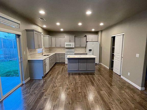 5th image of 2939 NW White Oak Ave
