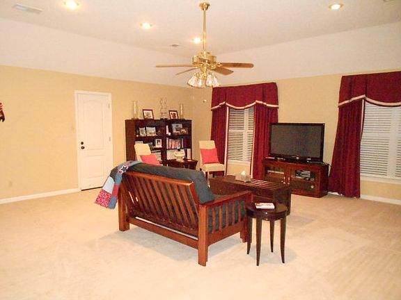 3rd image of 513 Apperson Dr