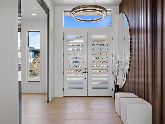4th image of 2243 S Wilson Pl