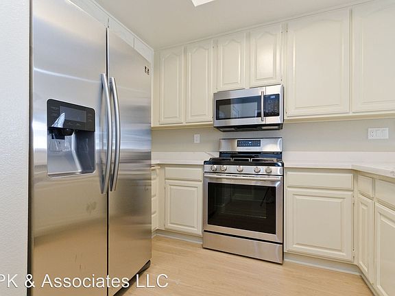 5th image of 1230 Wellesley Ave APT 204
