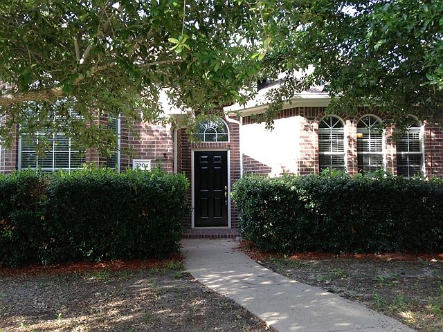 1st image of 2704 Crystal Falls Dr