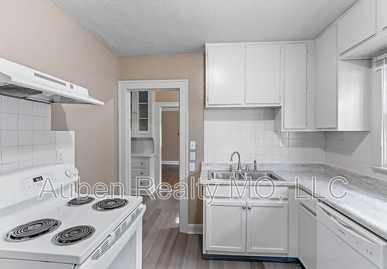 5303 Charlotte St #1 — Photo 31
