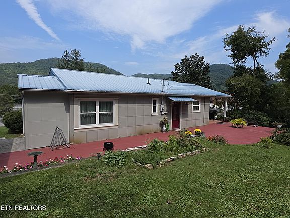 2nd image of 107 Ridgewood Cir
