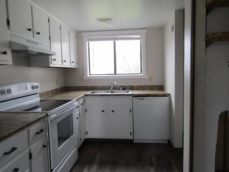 627 Willow Creek Ct — Photo 5