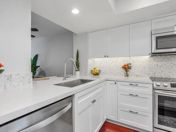 853 America Way, Del Mar, CA 92014