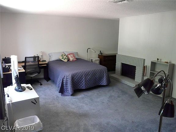 3rd image of 576 Greenbriar Townhouse Way