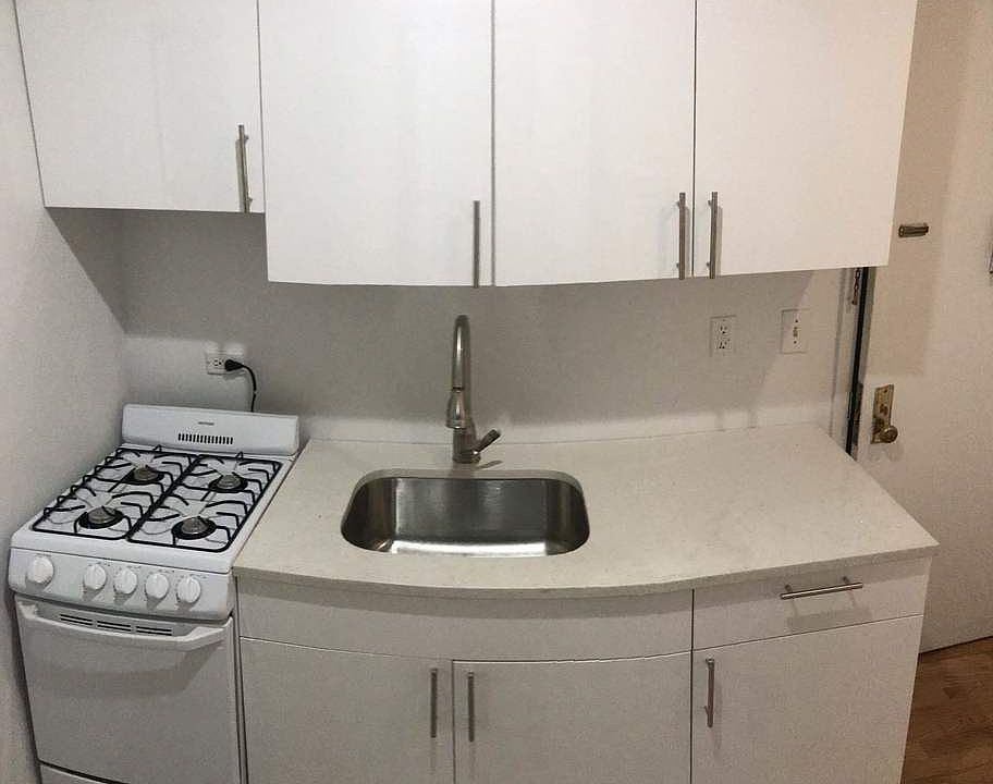 2nd image of 454 W 36th St APT 3FE