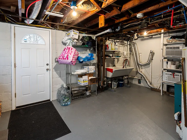 191 Hobart Ave — Photo 12